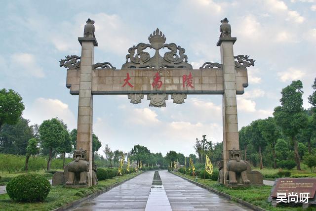 传说中的“鸡冠蛇”，毒性比眼镜蛇还强，现实中真的存在吗？