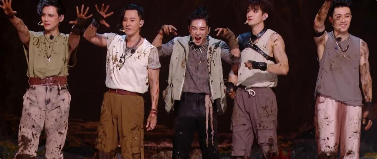 苏有朋|狂甩张智霖，个人排名跃居第一，这位49岁中年鲜肉凭啥这么拽