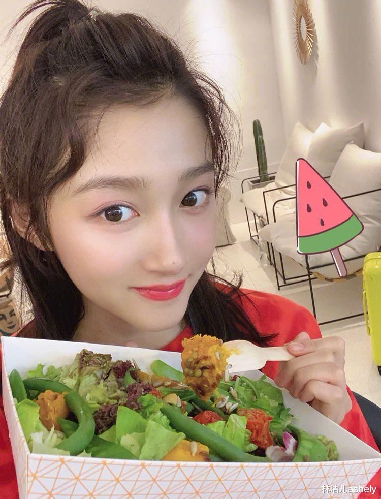 粉色|谁说粉色眼影是“死亡”色系?明明关晓彤、徐璐都演绎得甜美可人