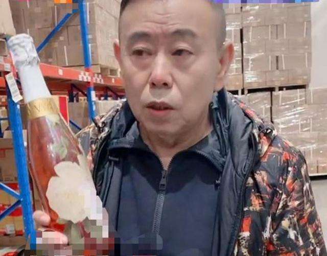 潘长江|潘长江说不带货就没有钱生活,却开着宾利去提埃尔法