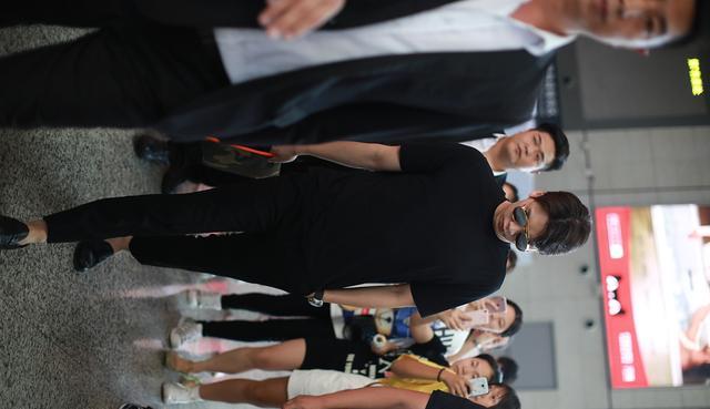 李易峰|李易峰不缺钱不缺相貌,为何不找女朋友,偏偏要做违法违德之事?