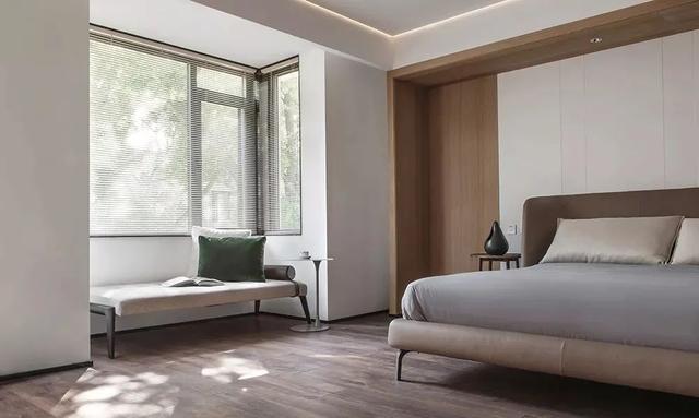 300㎡现代极简,黑白配+木饰面,满屋时尚自然的体验