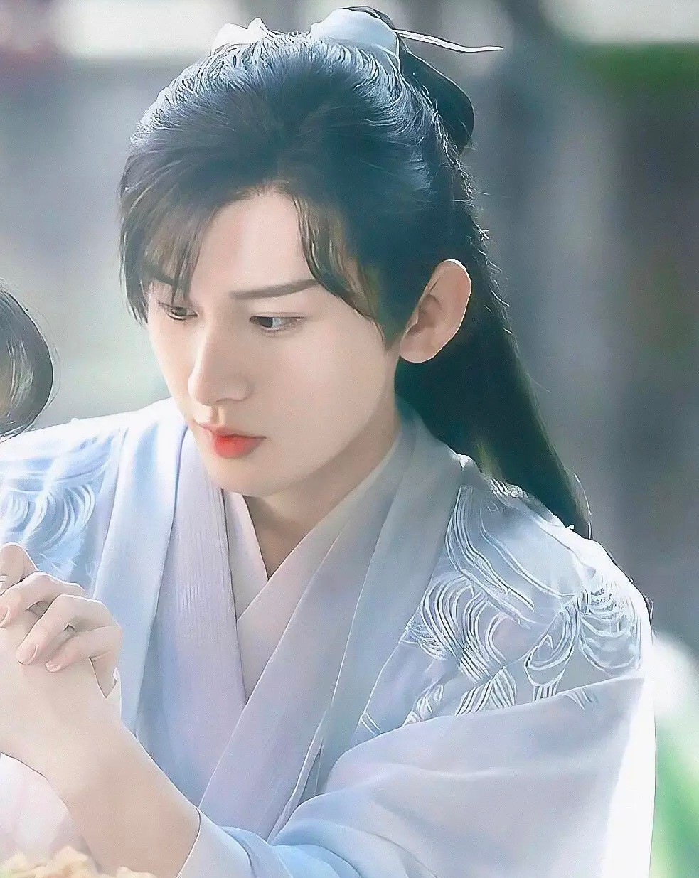 成毅|成毅不适合演现代剧？看见他的检察官定妆照后：我都不期待靳东了