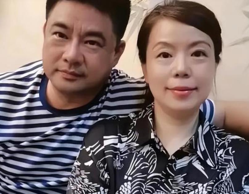 北海|太俏皮！田静弟弟晒奇奇搬砖视频，疑在内涵北海舅搬砖砸自己的脚