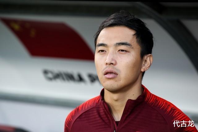 冯潇霆|停球3米远，散步防守……这就是冯潇霆口中被骂得狗血喷头的动图