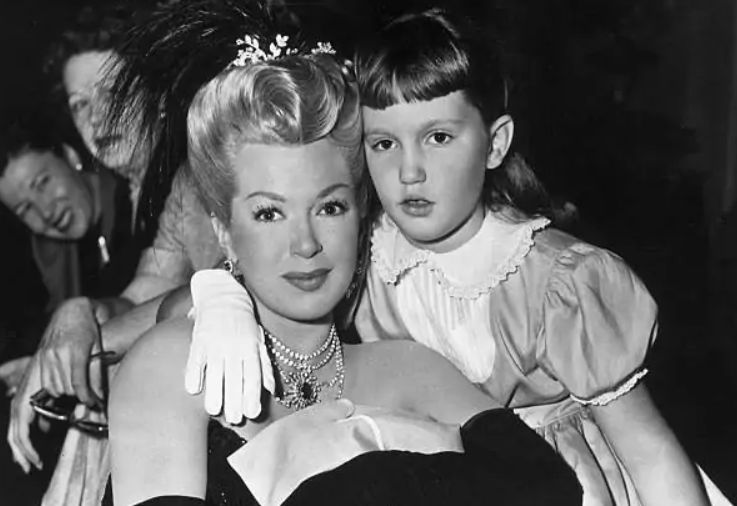 好莱坞|好莱坞性感女神拉娜：有过83个男友7任丈夫，晚年只剩698双高跟鞋