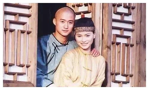 当年吴京爱上樊亦敏，樊亦敏嫌弃说：你3年赚够500万，我就嫁给你