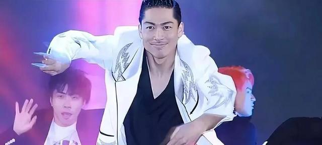 台湾|林志玲老公压轴中国台湾春晚，与受热捧的劣迹艺人罗志祥热烈握手