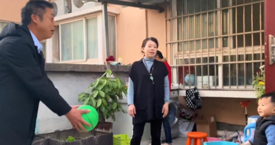 带货|田静弟弟开直播带货，田静并未公开露面，却有黑粉指责田家蹭热度