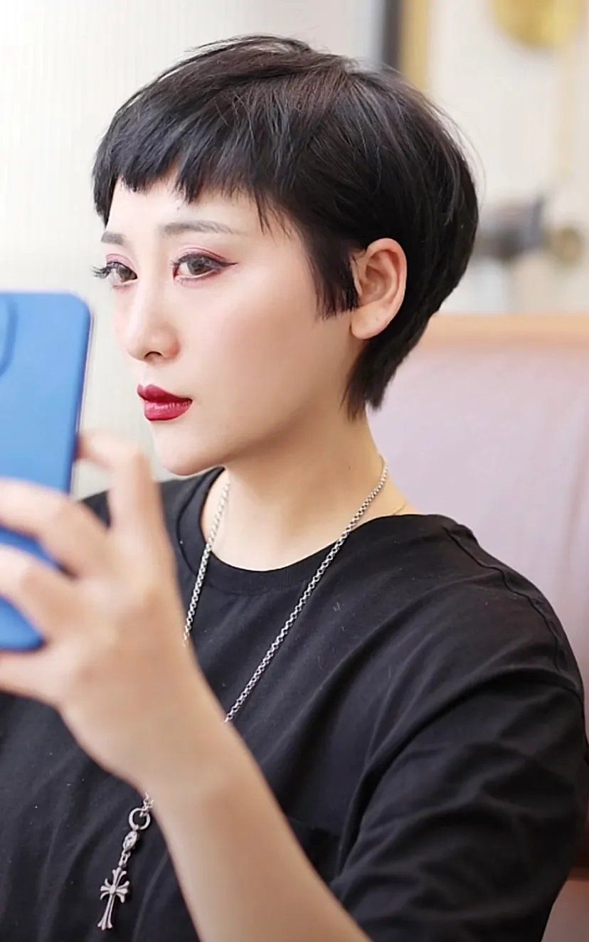 香菇 天热剪掉长发，就像换张脸，这几种短发美爆了