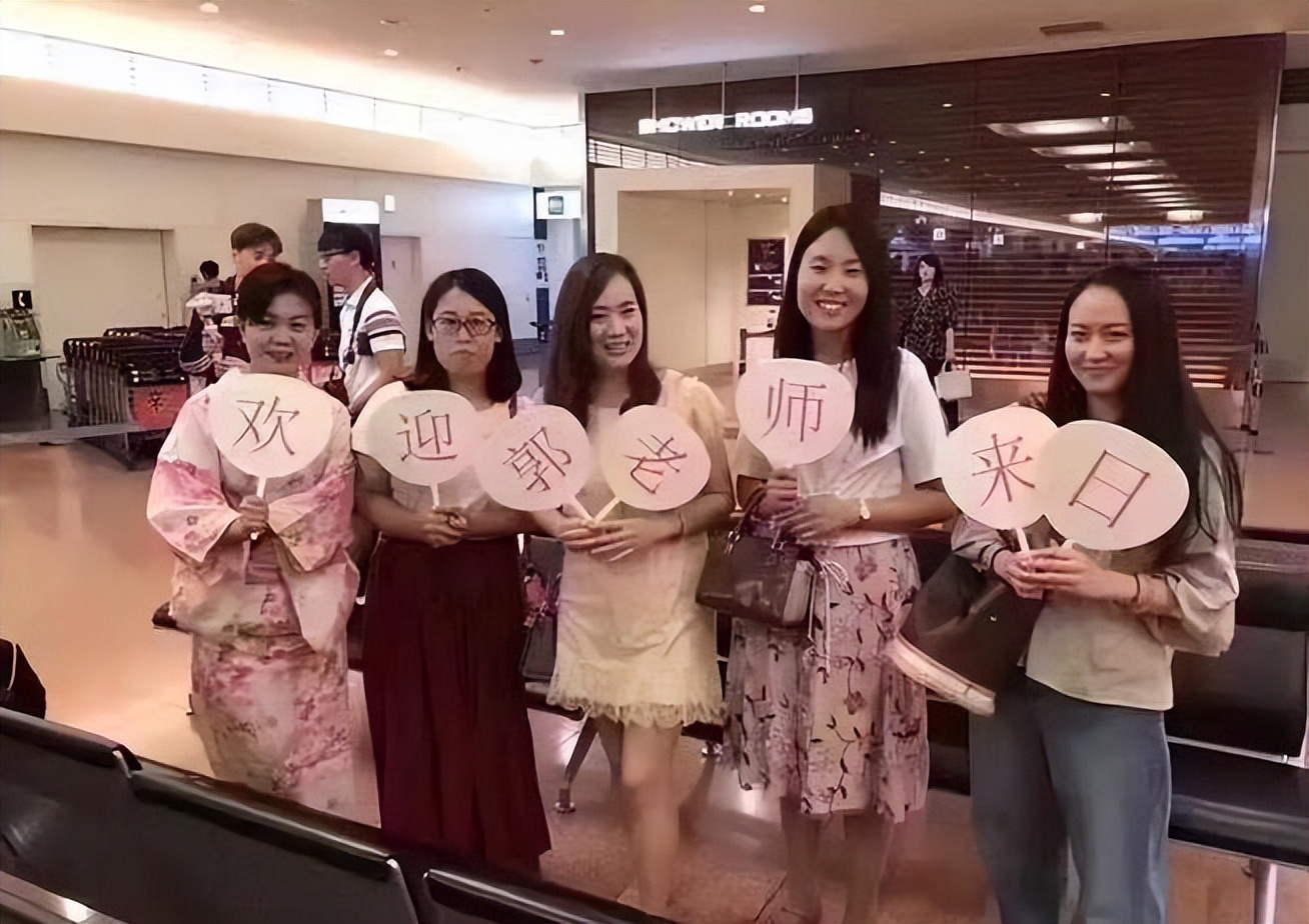 郭德纲|郭德纲能持续走红的四个因素,教育粉丝和人设包装很关键