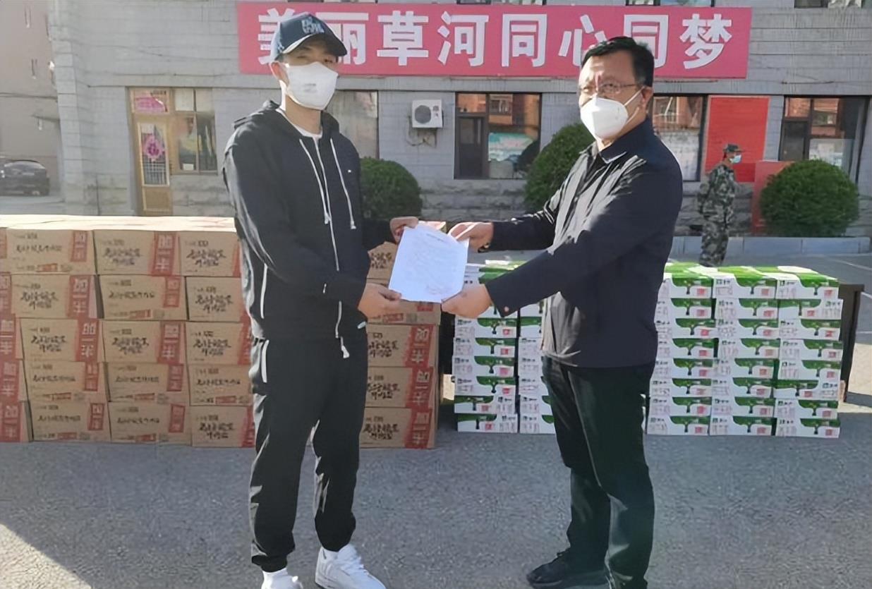 朱荣振|高诗岩献爱心，朱荣振秀烧烤，新赛季这两人命运会如何呢