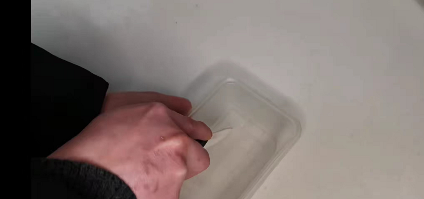 一次性饭盒是个宝，盖子切一刀后放在厨房真厉害，学学