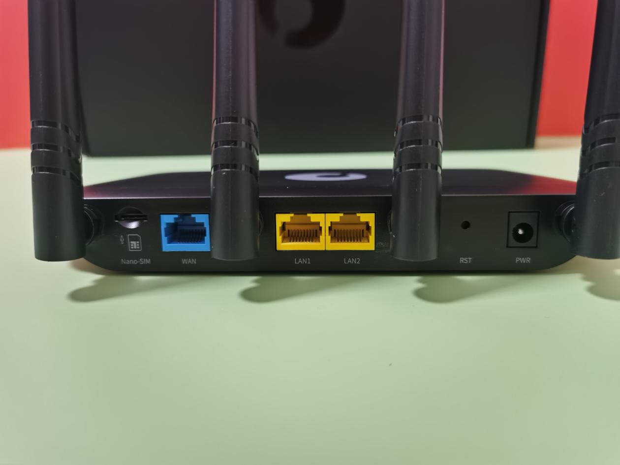 尼康|X4C-4G和智能組網一次搞定，蒲公英X4C路由器分享