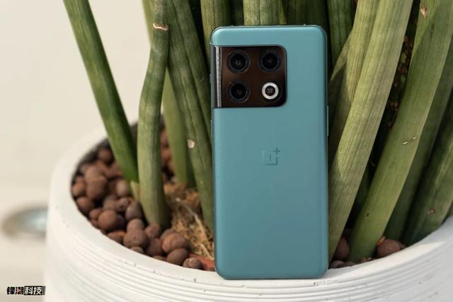 一加科技|图赏：我承认，这款绿色一加 10 Pro让我有点难以拒绝