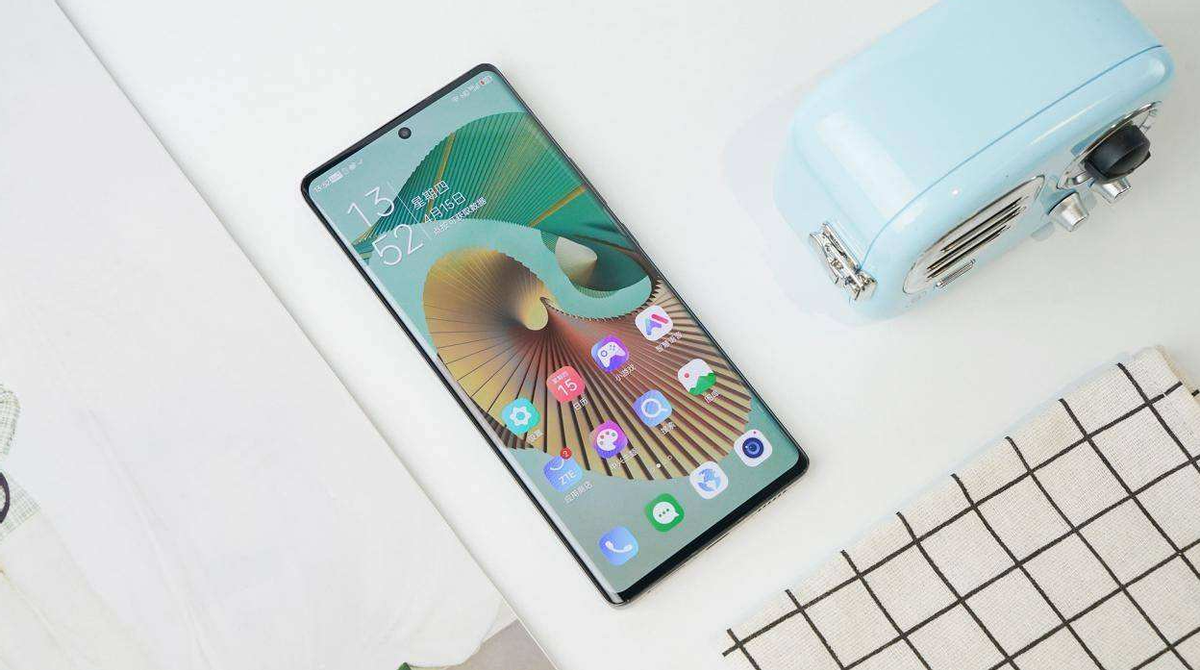 Java|6400万三主摄+66W,高端旗舰开启加速退场,共跌价1420元