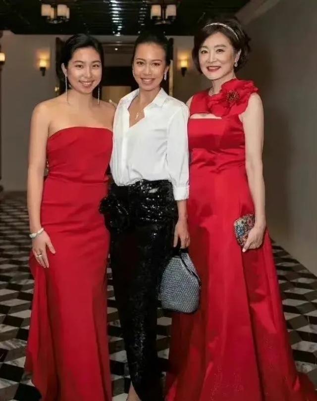 姜涛|黄奕9岁女儿近照曝光,容貌有变化,遗传爸爸塌鼻梁