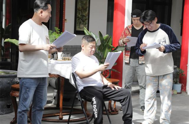 李鹤彪|德云社李鹤彪真有喜感，到麒麟剧社“客串”，排练现场笑声不断