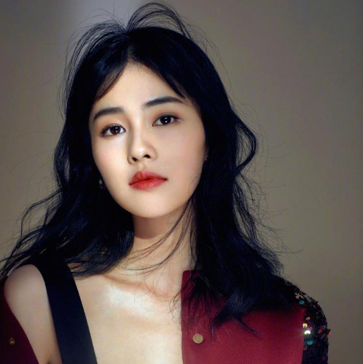 白梦妍|“一人得道”白鹿:被于正称为最爱的人,成名后花高薪供养闺蜜