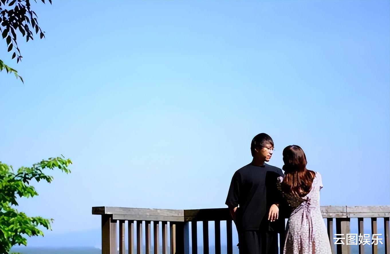 吴业坤|知名港星携日本妻子到内地,游山玩水太惬意,女方演员出身颜值高