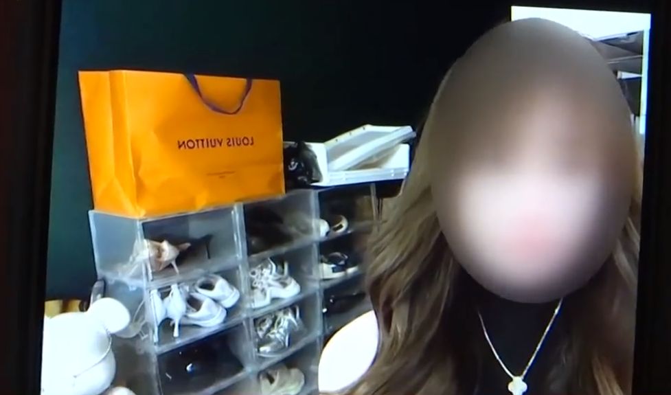 阿姨给美女做清洁,干完活后美女跑路:就21块钱,别逼我报警
