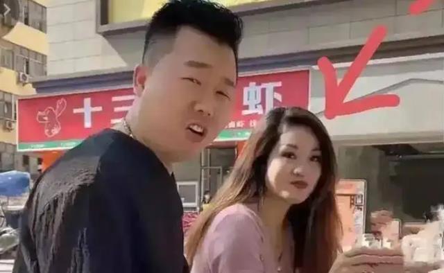 网红武穴张良妻子跳江,现场留下2万现金,一张120万银行卡