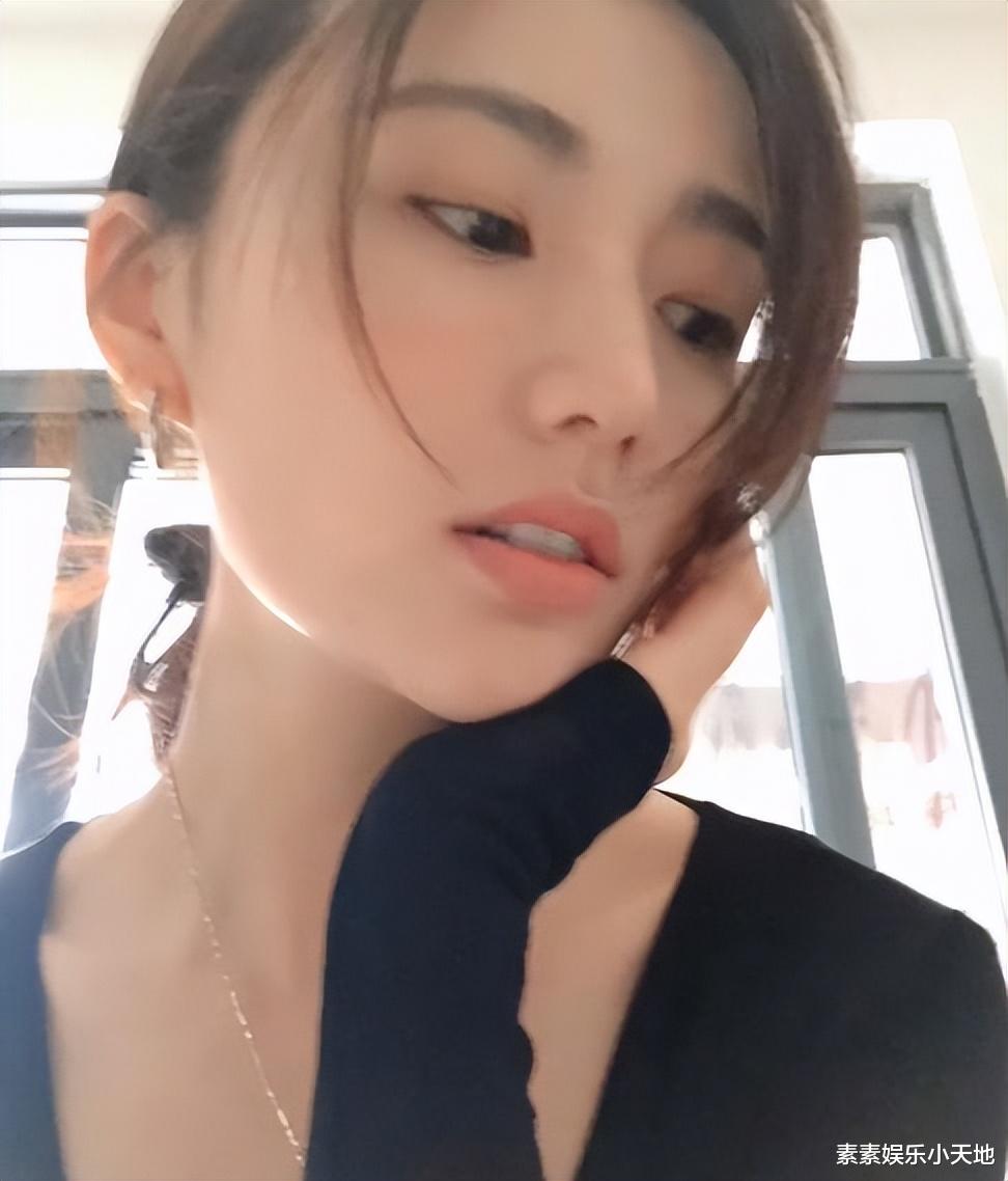 李亚鹏|李亚鹏带小女儿室外做美食,夫妻互动接地气,海哈金喜获得好评