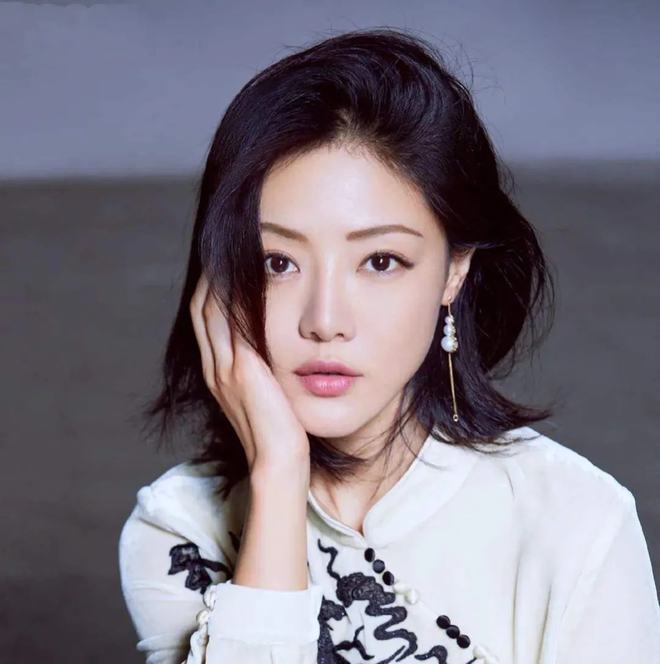 邓家佳|邓家佳：某导演请我演女主，说写3000字的人物分析半夜送到他房间
