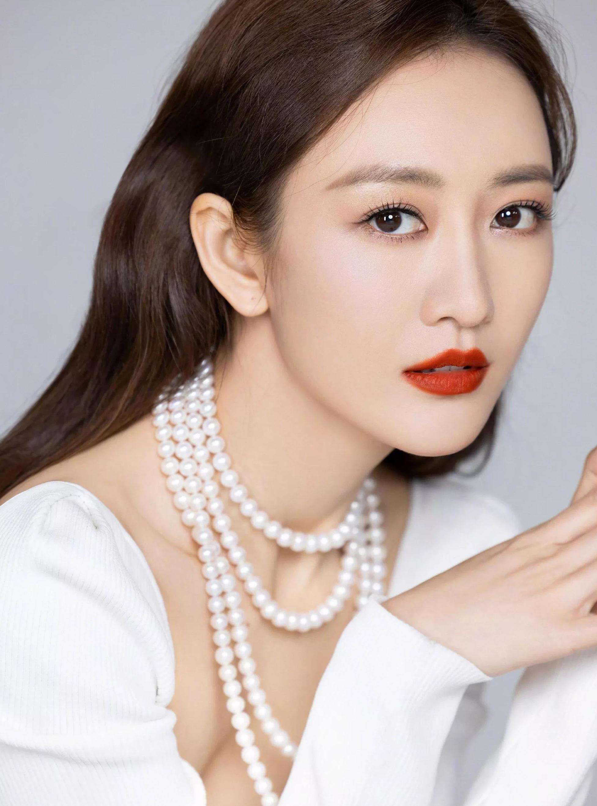 景甜|赵丽颖的娃娃唇，迪丽热巴的混血唇，鞠婧祎的笑唇，景甜的嘴巴