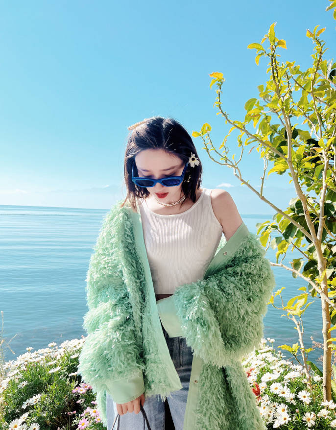 言承旭|女星们海边度假，佟丽娅换了6套衣服一个比一个性感