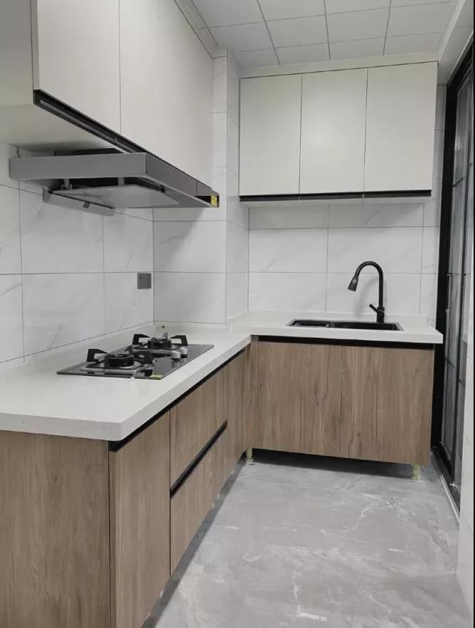 换掉你家老土的柜门把手吧，现在柜门流行这样装，高级省钱