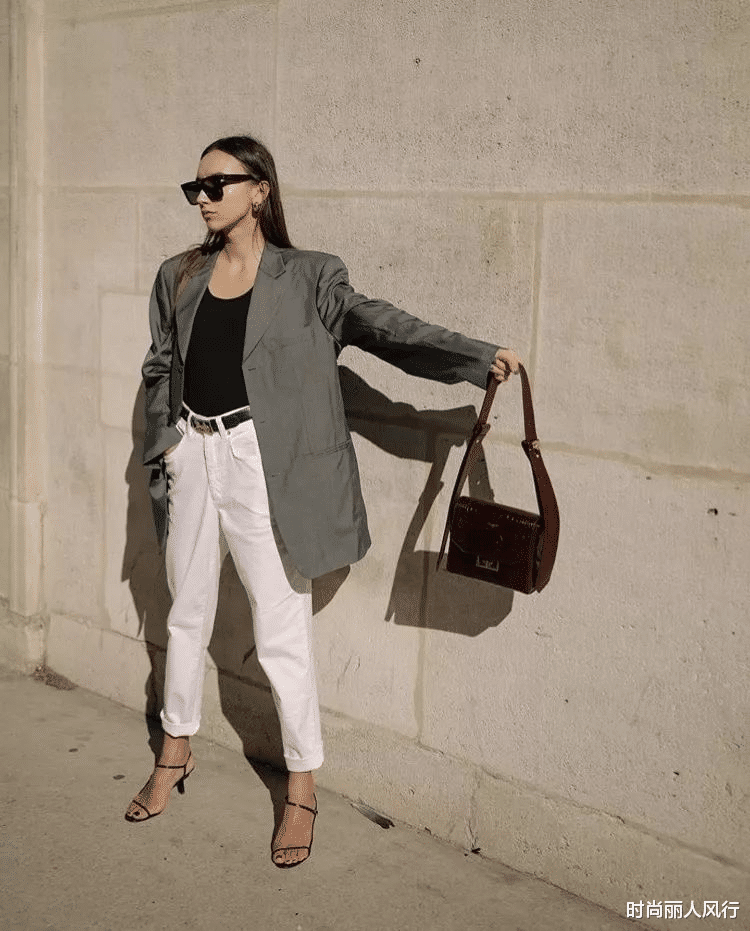 西装|秋天西装这么穿更有时尚感，既能满足通勤需求，还能藏肉让你显瘦