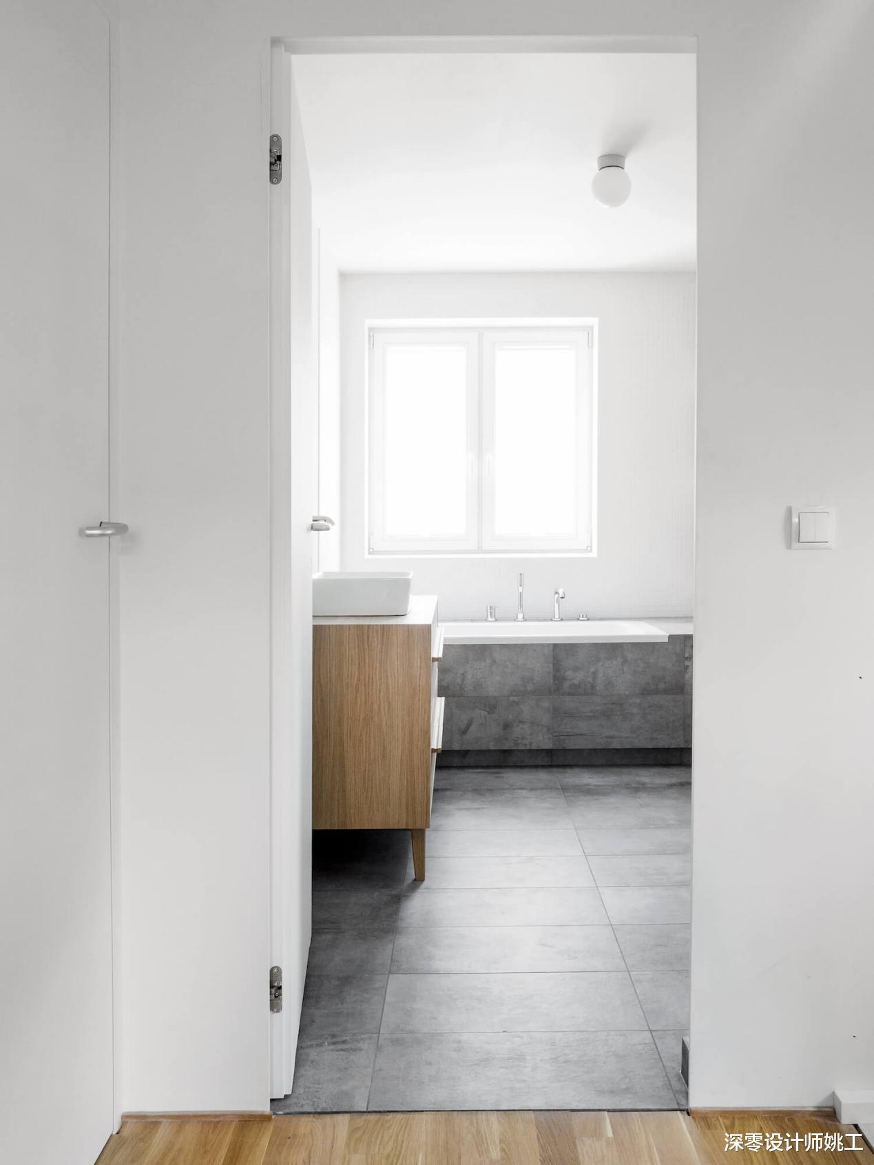 这才是真正的简约,135㎡全屋刷白不单调,铺木质地板更添温馨感