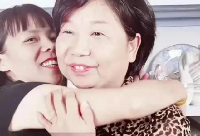 张艺兴|婆媳情深?熊磊给杜新枝铺床,郭希宽笑得合不拢嘴,网友:真能装