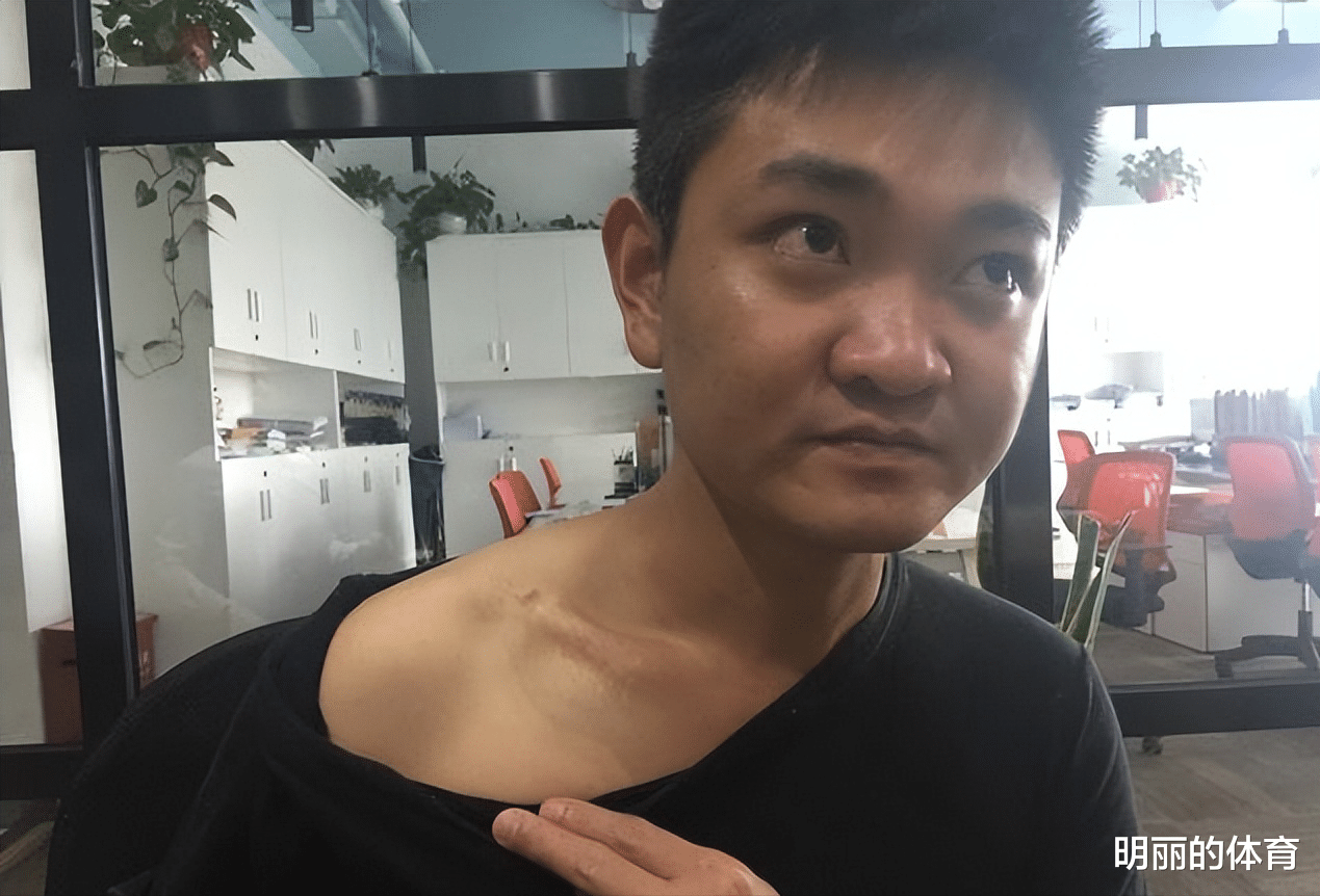 小伙子1岁时被保姆偷走,26年后养母嫌弃主动送还:就当走亲戚了