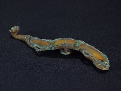 拉曼光谱|回流 青铜镶嵌和田玉 兽纹 带勾