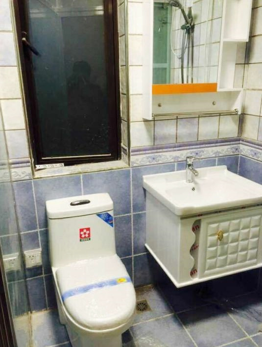 花100万买南京45平蜗居,厨房只有拳头大,厕所可能你都没见过!