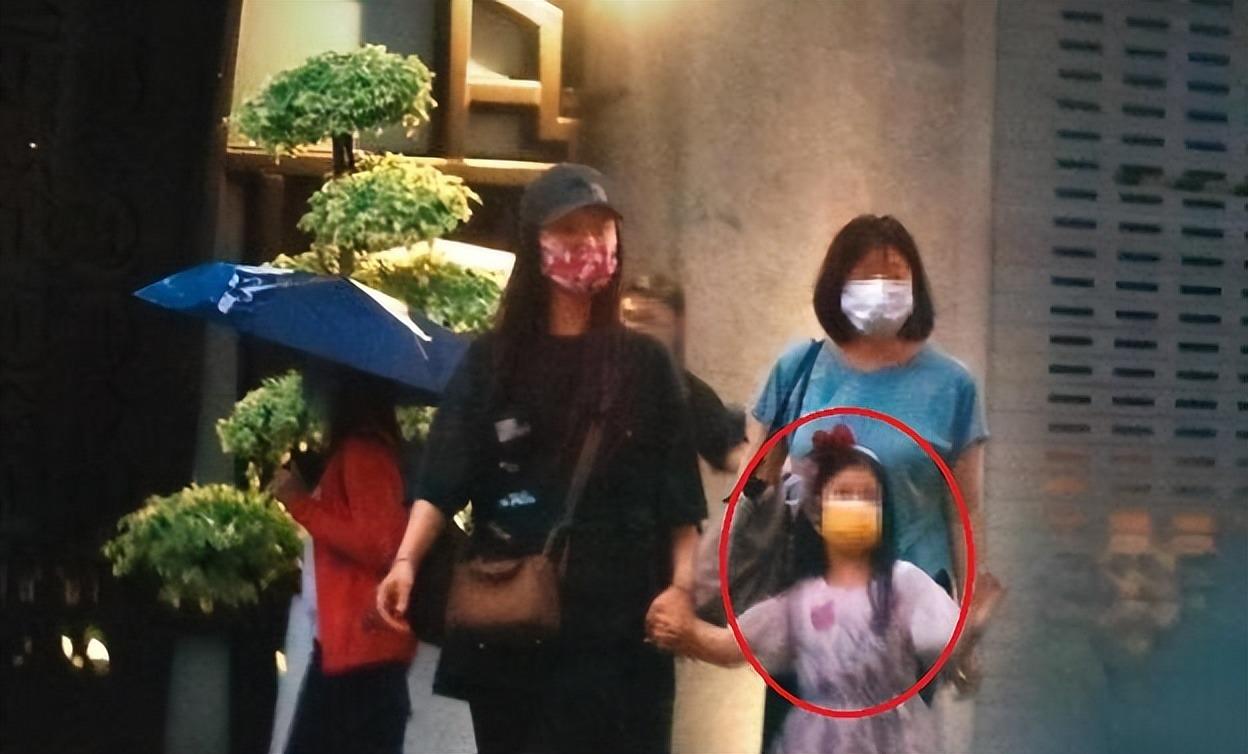 林心如|保护女儿6年,结果被朋友出卖,林心如怒斥媒体曝光女儿正面照