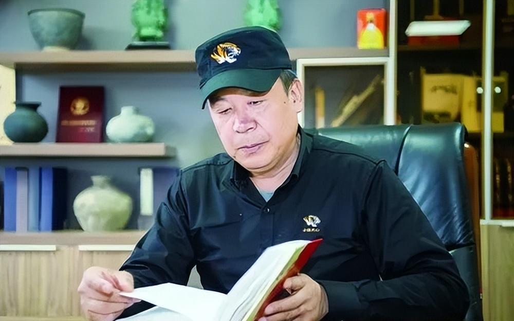 越战一等功英雄,被妻子怒告离婚,却牵扯出十二个家庭的血泪往事