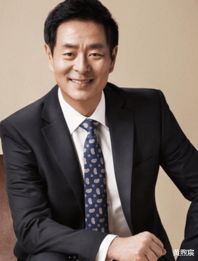 濮存昕|濮存昕:辉煌背后有泪水,家人接连去世,69岁的他撑起母亲的晚年