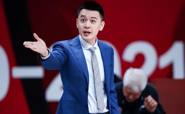 辽宁男篮|辽宁男篮迎喜讯！体育局长公开褒奖，李洪庆正式续约2大功臣