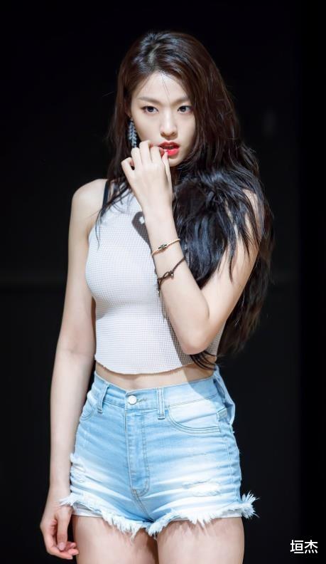 申智珉|靠猫步舞轰动全国，队长申智珉却陷霸凌风波，步入T-ara的老路？