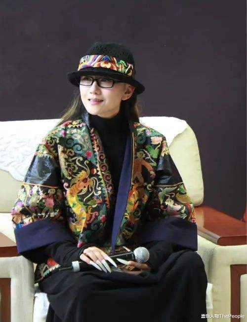 董明珠|名人圈那些意想不到的美女：董明珠学生照曝光，扎双马尾笑容太甜