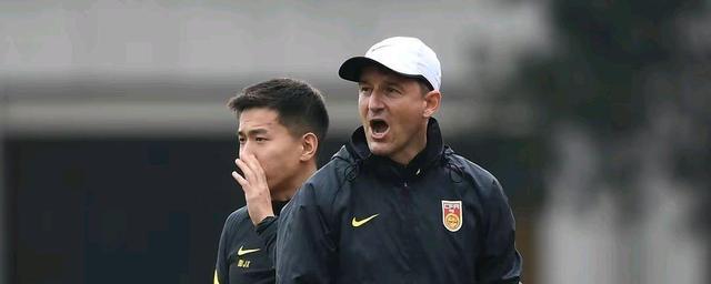 国足|高洪波任主帅！扬科维奇训体能，蒿俊闵教技术，国足最佳教练来袭