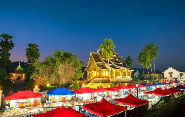 美食|老挝有个安静的夜市，商贩们不吆喝，不叫卖，游客却仍络绎不绝