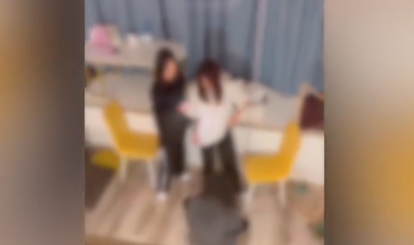 网传南昌一14岁女生被同学霸凌逼喝不明液体,父亲:绝不私了!