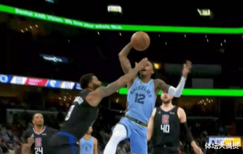 温州|NBA肮脏犯规！莫兰特被推腰打脸拉胳膊，摔在地上，肇事者被直接驱逐