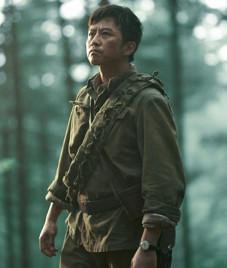 邓超|邓超再次登顶热搜榜,官媒发文点评,看到评论网友却留言太讽刺!