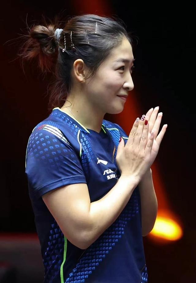 张继科|张继科带女友与朋友聚会，只顾自己冷落女友