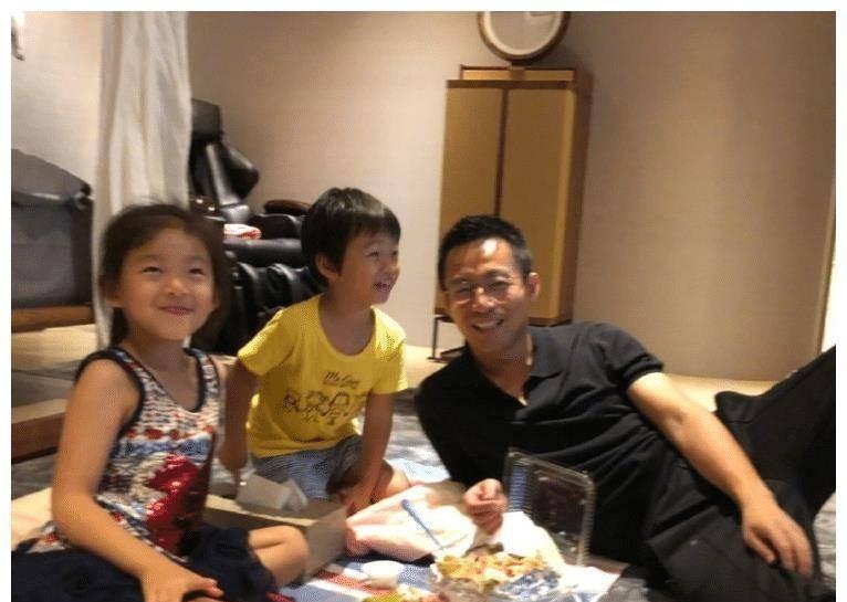 曾馨莹|曾馨莹：400亿阔太，结婚14年生3胎，还想为70岁的郭台铭拼4胎